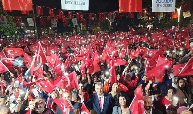 Gölcük Belediye Başkanı Ali Yıldırım Sezer, yayınladığı mesaj ile 29 Ekim Cumhuriyet Bayramı’nı kutladı.
