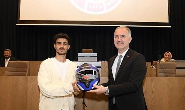 İnegöllü Gencin Duyarlı Davranışı Meclis Tarafından Ödüllendirildi