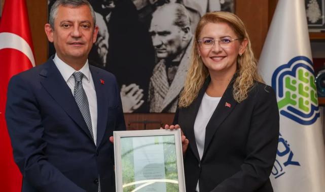 İstanbul Bakırköy’de Başkan Ovalıoğlu’na ‘Özel’ övgü