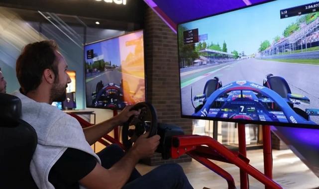 İstanbul butiğinde Formula 1 simülasyon deneyimi