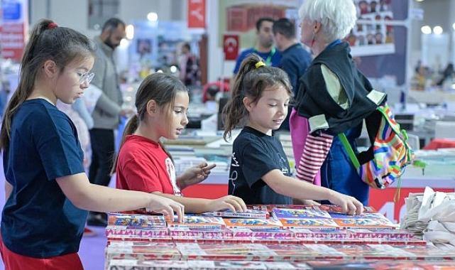 İZKİTAP okurları yazarlarla buluşturmaya devam ediyor