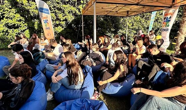 İzmir’de gençlerin “deneyim yolculuğu başladı
