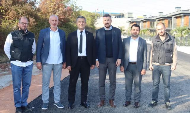 İzmit Belediyesi Kabaoğlu’ndaki sokakları tek tek çamurdan kurtarıyor