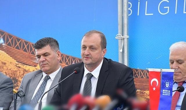 İznik’te gerçekleştirilen kazı çalışmalarının bilgilendirme toplantısı göl kenarında gerçekleşti