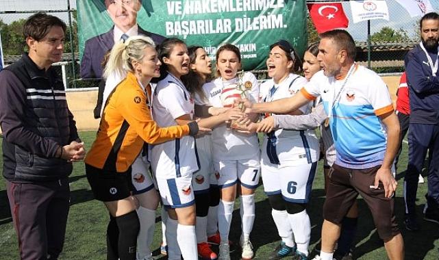 Kadınlar futbol oynarsa dünya yerinden oynar