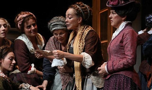 Kadınlar “Kadın”ı yargılıyor.