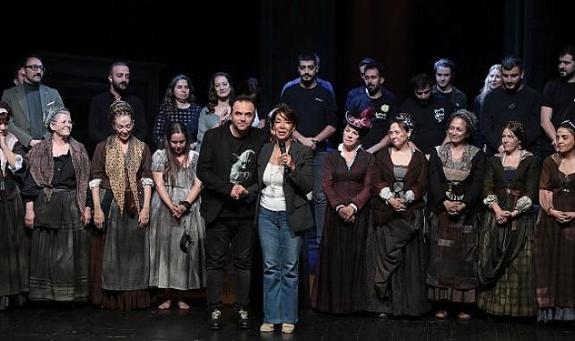 Kadınların sesi, Gök Kubbe’de yankılanıyor.