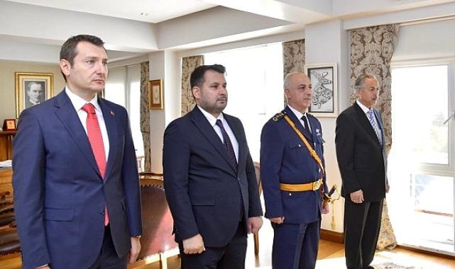 Kahramankazan Belediye Başkanı Selim Çırpanoğlu, Kahramankazan Kaymakamlığı tarafından düzenlenen 29 Ekim Cumhuriyet Bayramı programına katıldı.