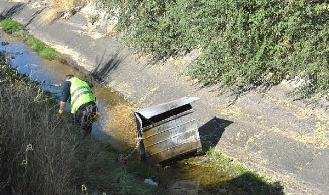 Kahramankazan Belediyesi Temizlik İşleri Müdürlüğü ekipleri, ilçede sürdürülebilir bir çevre için gerekli adımları atmaya devam ediyor.