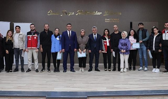 Kandıra’da yeni evl çiftler sertifikalarını aldı