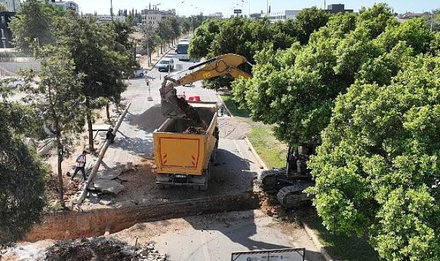 Kardeş Kentler Caddesi’nde kazalara neden olan kurp düzeltiliyor