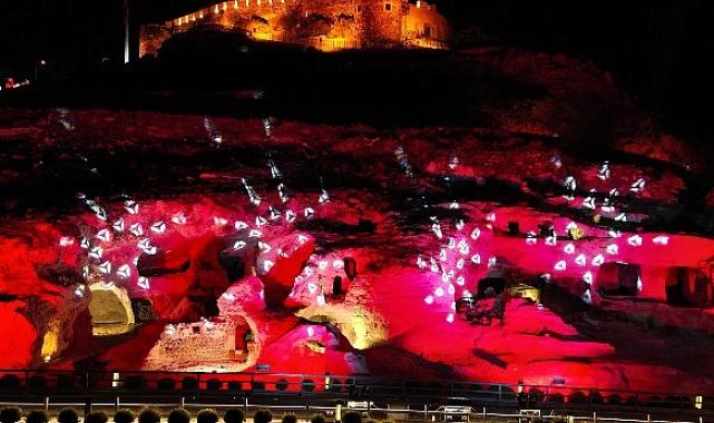 Kayaşehir, 29 Ekim’de Kırmızı Beyaz Renklere Büründü