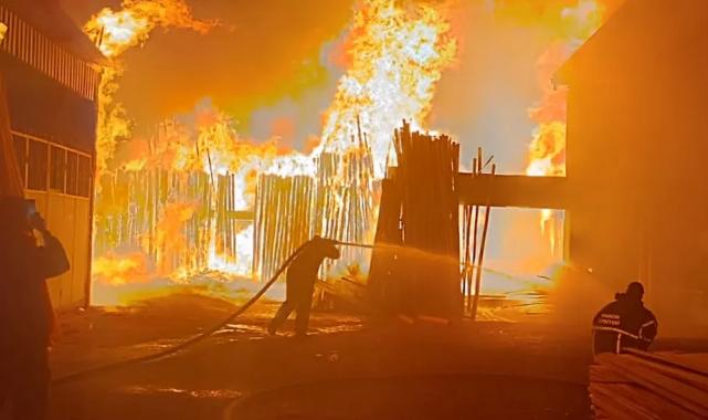 Kızıltepe’deki Direkhane yangını söndürüldü 