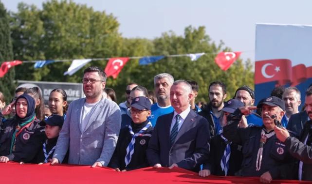 Kocaeli’de binler ‘Cumhuriyet’ aşkına koştu