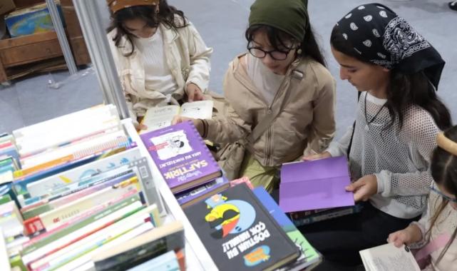 Kocaeli’de çocuklar ‘kitap’larla büyülü yolculuğa çıktı