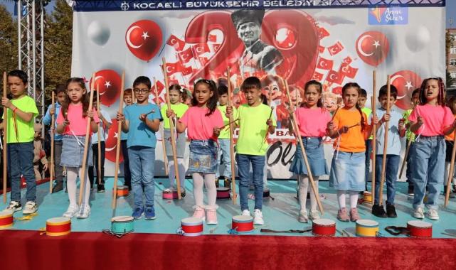 Kocaeli’de minikler Cumhuriyet’i coşkuyla kutladı
