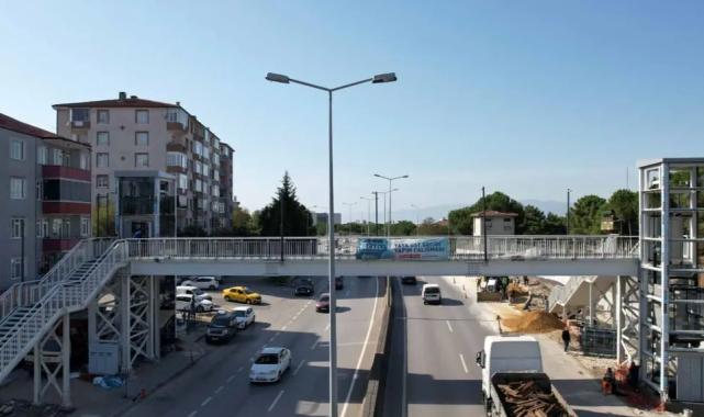 Kocaeli’de Sezai Karakoç üstgeçidinin asansör kuleleri tamam