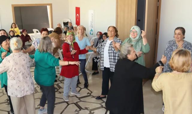 Kocaeli’de yaşlı bireyler kendi günlerinde doyasıya eğlendi