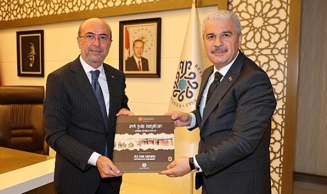 Konya Valisi İbrahim Akın, Selçuklu Belediye Başkanı Ahmet Pekyatırmacı’yı ziyaret etti