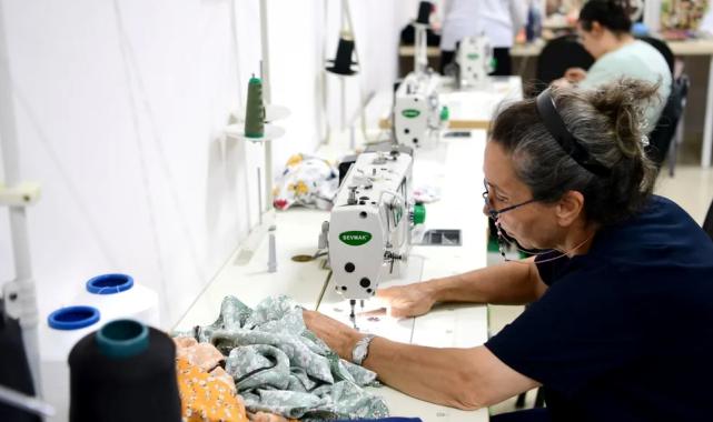 Malatya’da eski kıyafetlerden geri dönüşüm