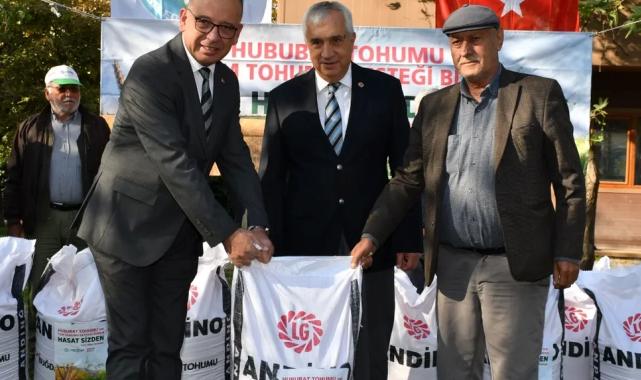 Manisa Büyükşehir’den çiftçilere tohum desteği