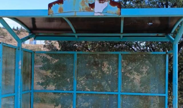 Manisa Kula’da otobüs duraklarına bakım