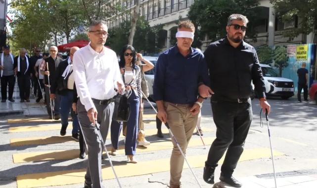 Manisa’da ‘beyaz baston’la farkındalık yürüyüşü