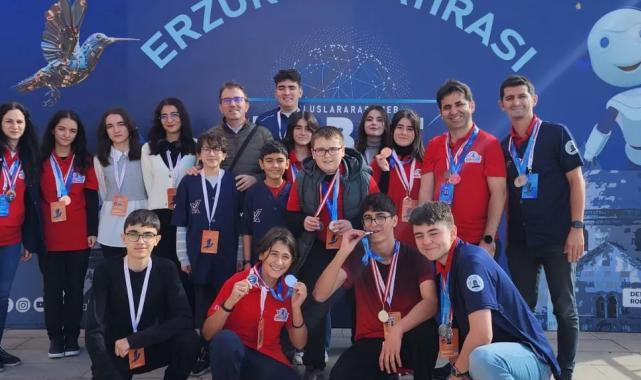 MEB Robotik Yarışması’dan Konya’ya 5 ödülle döndüler