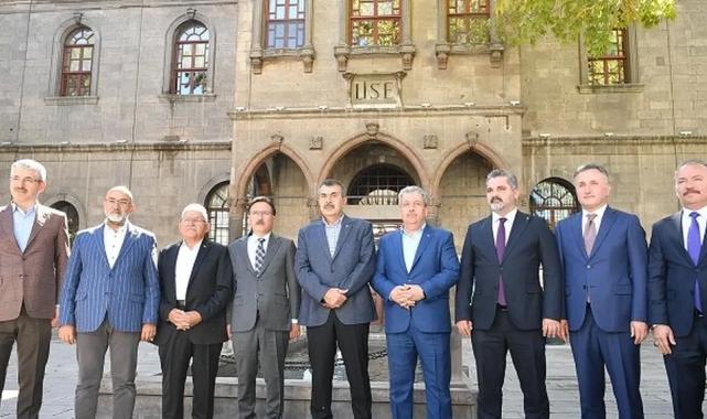 Memduh Büyükkılıç Öğretmenler Odası’nda