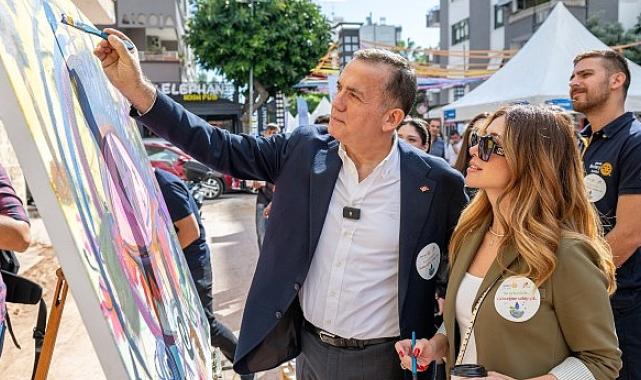 Mersinliler Kushimoto Sokak Sanatçıları Festivali’ne akın etti