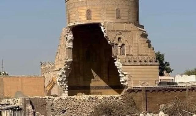 Mısır’da Osmanlı mirası türbe otoyol için yıkıldı 