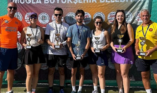 Muğla Büyükşehir Belediyesi 6. Geleneksel Cumhuriyet Kupası Karma Tenis Turnuvası Dalaman’da Yapıldı