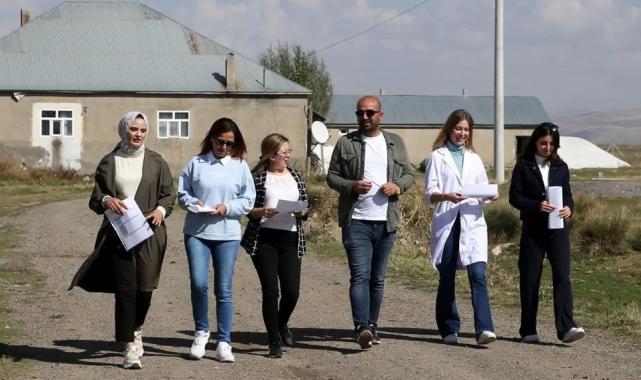 Muş’ta kız çocukları okusun diye sahadalar… Devamsız 4 kız öğrenci daha eğitime kazandırıldı