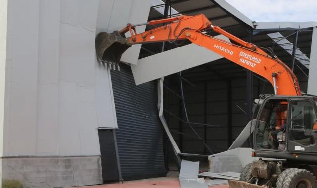 Nillüfer Tahtalı’da kaçak depo yerle bir edildi