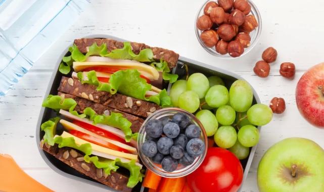 Okulda başarı için doğru beslenme şart! İşte beslenme çantası için pratik tarifler