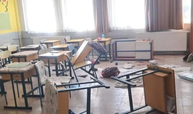 Okulda veli terörü! Gözü dönen veli sınıfı talan etti