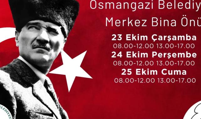 Osmangazi Belediyesi Ata Posteri dağıtıyor