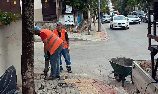 Osmangazi Belediyesi, Kükürtlü Caddesi’ndeki yıpranan trafik levhaları ve uyarı işaretlerini yeniledi.