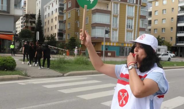 Samsun’da öğrenciler ‘okul geçidi görevlisi’ ile güvende