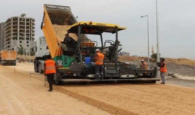 Şanlıurfa Mehmetçik Mahallesinde yeni açılan yolda asfalt hazırlığı yapılıyor