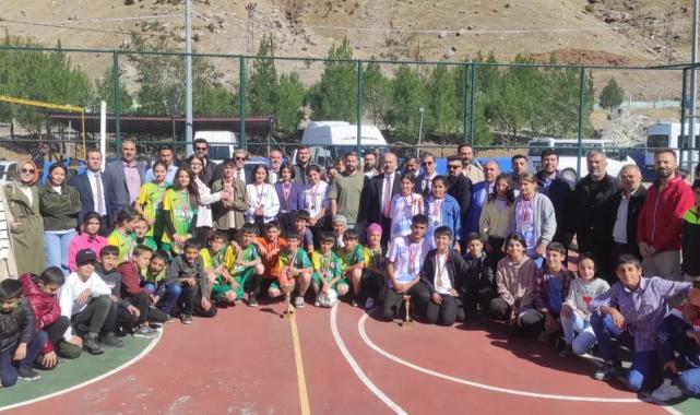 Sason Yücebağ Beldesinde voleybol turnuvası