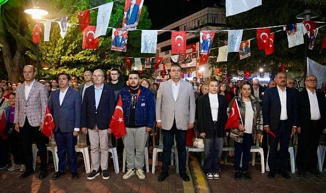 Seferihisar Belediyesi, 29 Ekim Cumhuriyet Bayramı’nın 101. yılına özel konser ve fener alayı gerçekleştirdi.