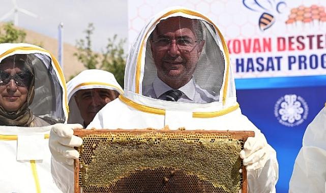 Selçuklu Belediyesi’nin kırsal mahallelerde kalkınmanın ve hayvansal üretimin geliştirilmesi amacıyla hayata geçirdiği ‘% 50 Hibeli Arılı Kovan Desteği’ne başvurular başladı.
