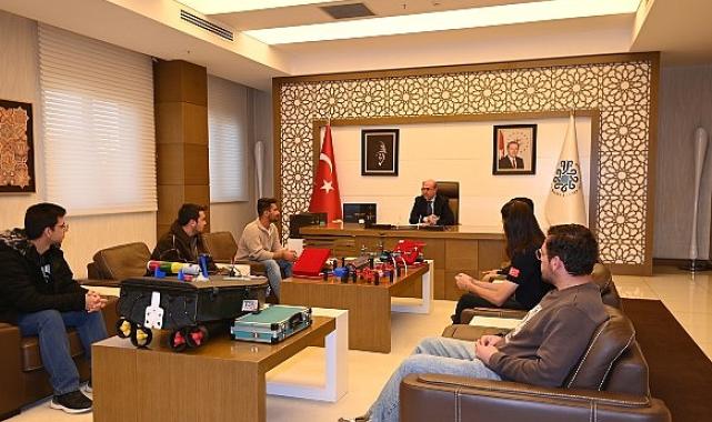 TEKNOFEST’te Selçuklu’yu Gururlandıran Takımlardan Başkan Pekyatırmacı’ya Ziyaret