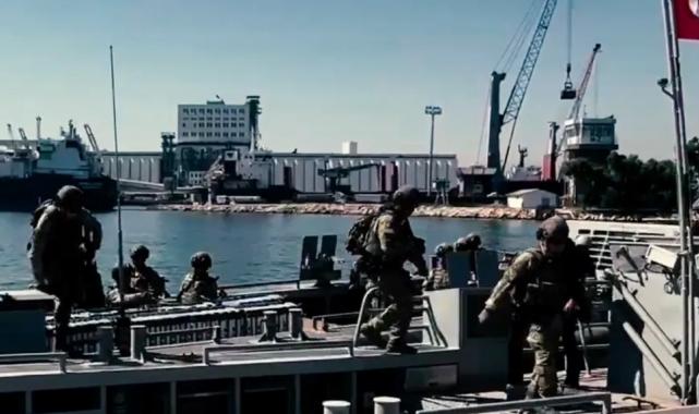 Türkiye’nin tahliye gemileri Beyrut’ta