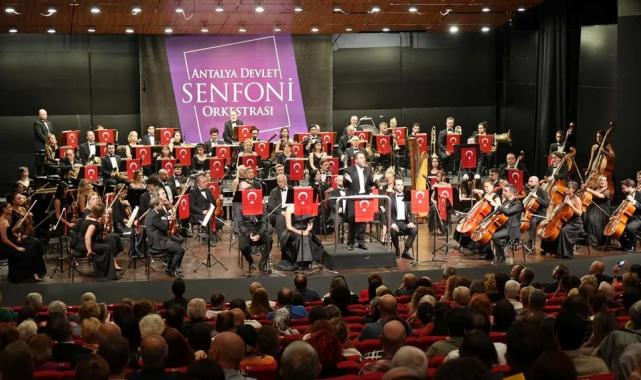 Uludağ İçecek’ten Cumhuriyet’e armağan “Bir Ulus Uyanıyor” konseri, Türkiye’yi geziyor