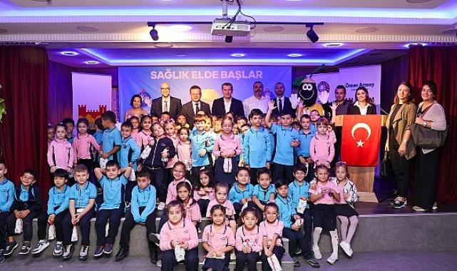 Zeytinburnu Belediyesi ve Koç Üniversitesi Hastanesi, “Sağlık Elde Başlar” projesiyle 5 bin ilkokul öğrencisine el yıkama eğitimi vermeyi hedefliyor.