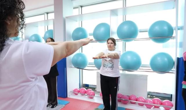 11 ayda 17 kilo verdi, 20 yıllık montu yeniden giydi