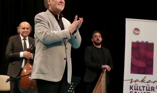 Ahmet Özhan Sakarya’da sanatseverlerle buluştu