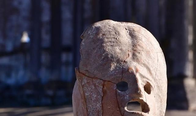 Aizanoi’de  2 bin yıllık mask bulundu